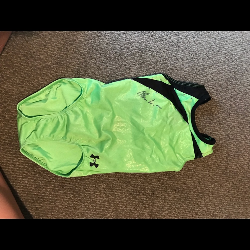 Adult small Leo signed by Nadia